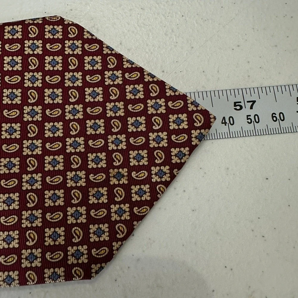 Brooks Brothers Makers Mens Preppy Silk Tie Burgundy Paisley Medallion USA Made